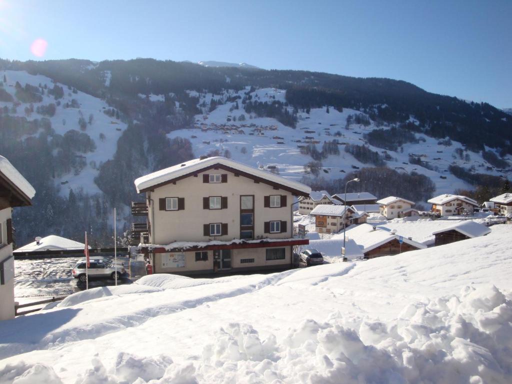 Hotel Old-Jnn Saas im Prattigau ภายนอก รูปภาพ