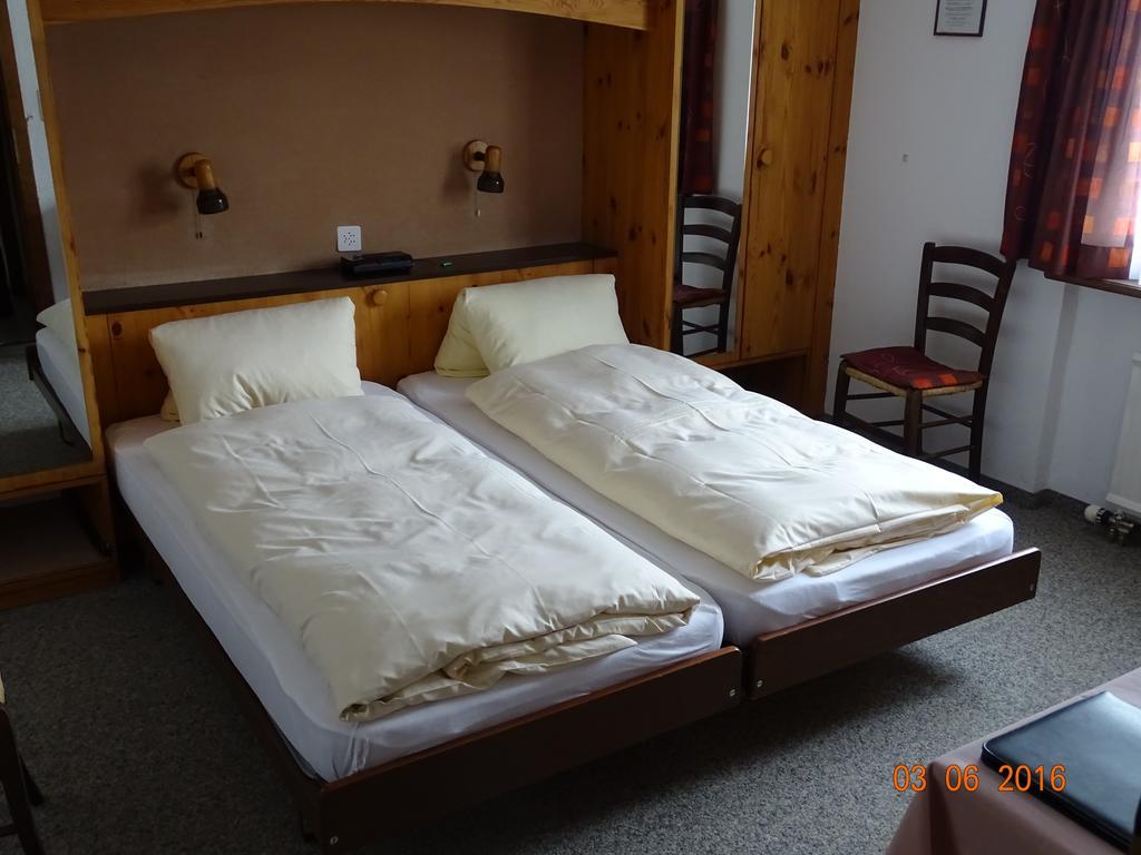 Hotel Old-Jnn Saas im Prattigau ห้อง รูปภาพ